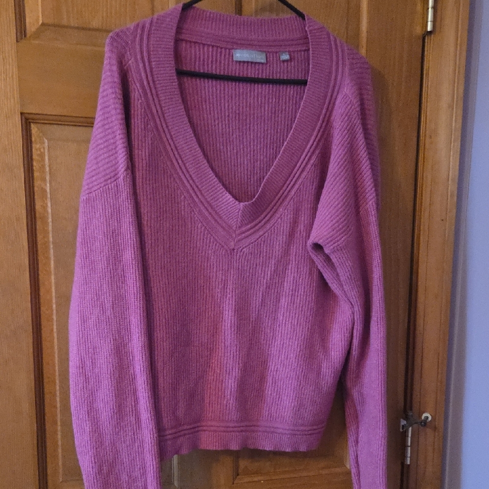 Ribbed V-Neck Sweater in Rose Pink